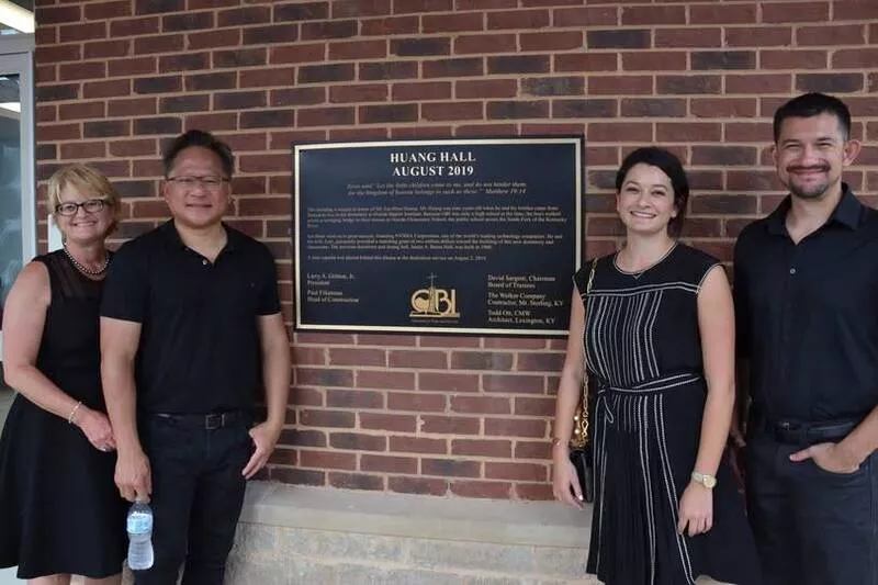 打破传统 辉达帝国“王储”入主 “辉二代”年薪曝光