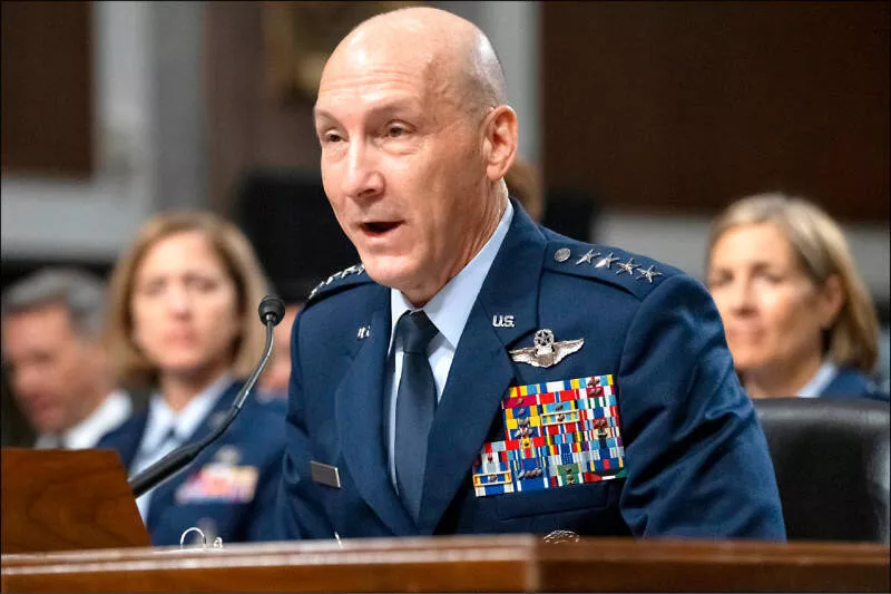 川普军中大清洗!美空军参谋长任期未半 突宣布退休