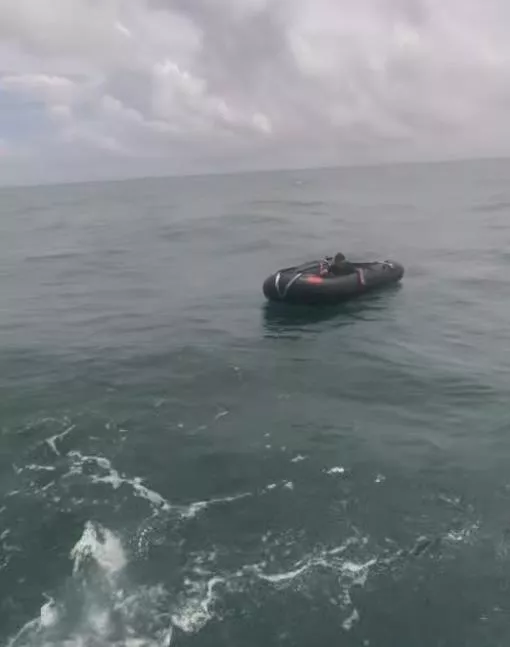 男子乘皮划艇海上漂流6天被救起,6天没吃饭