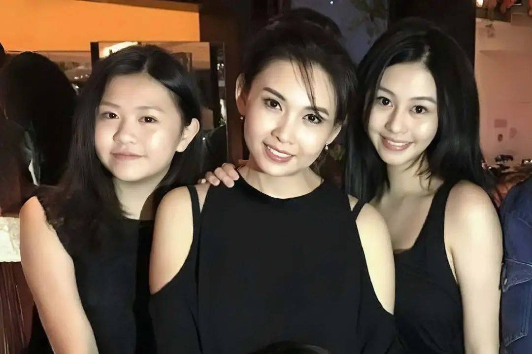 邱淑贞女儿疑真空上阵 天生一副美人胚子 完美继承母亲优良基因