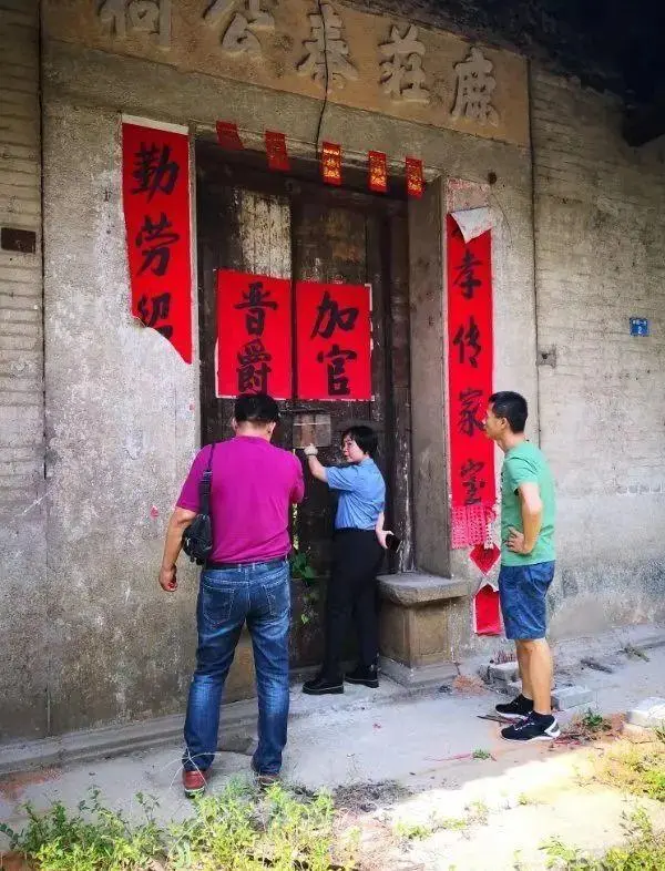 ▲检察官走访案发现场 据黄埔检察