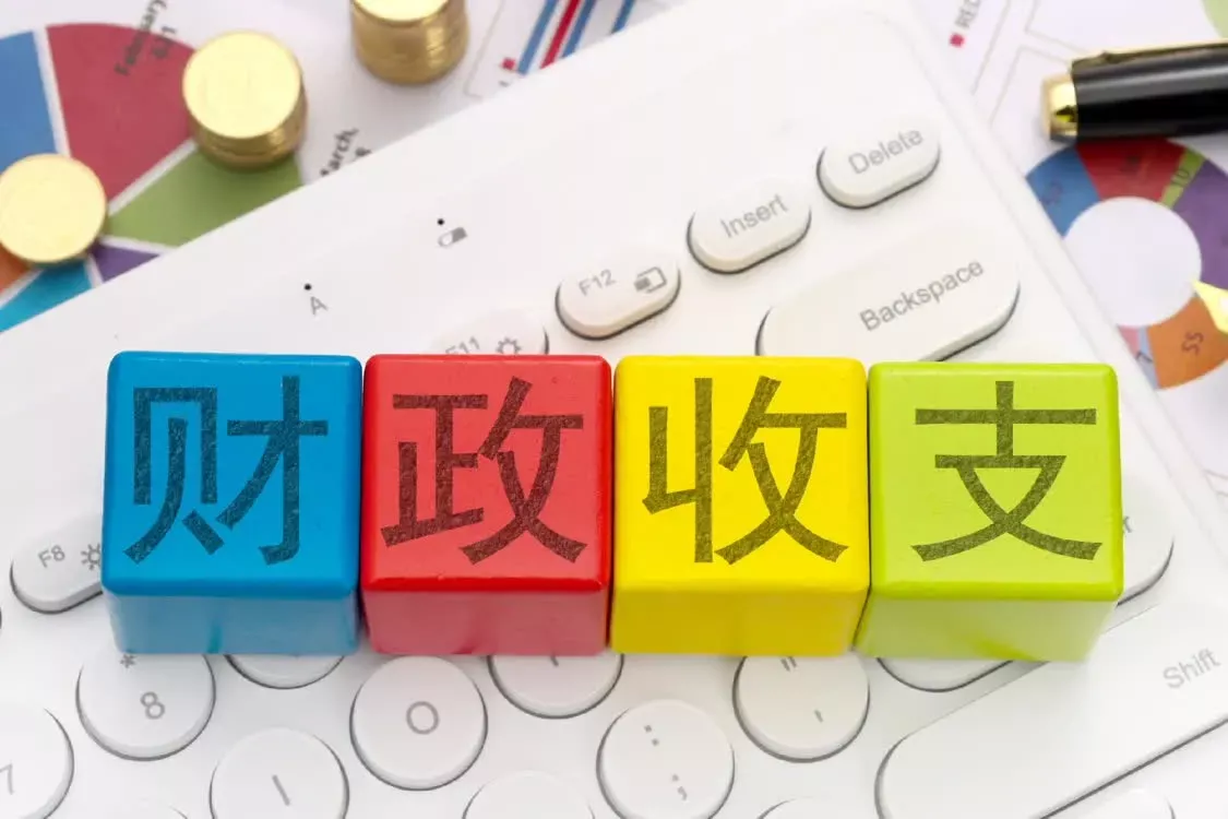 县财政局局长的一天,从接待门口排队的访客开始