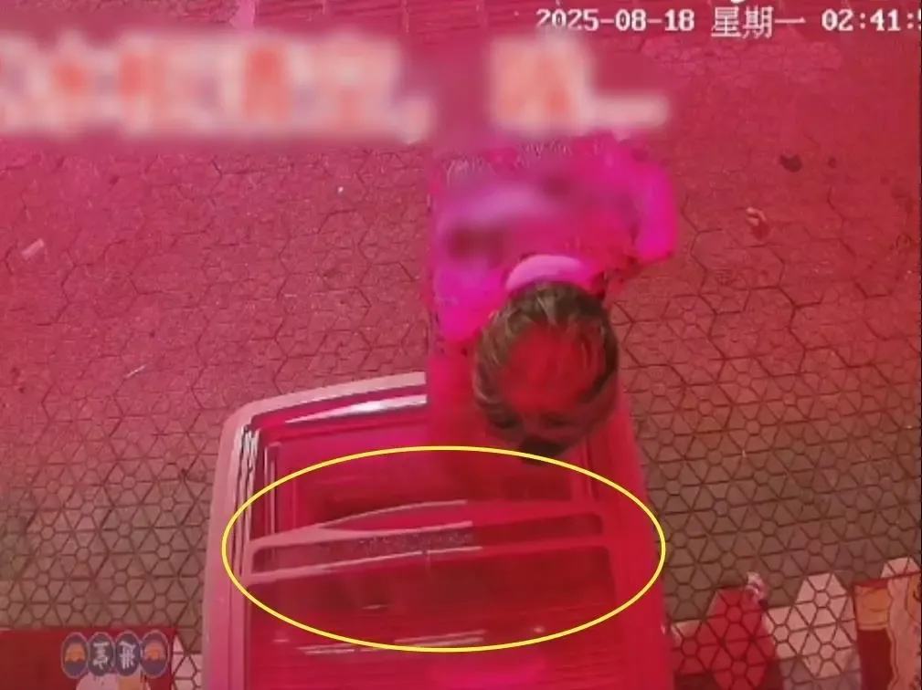 老太每天凌晨拿光爱心冰柜的冰棍 店主决定不追究