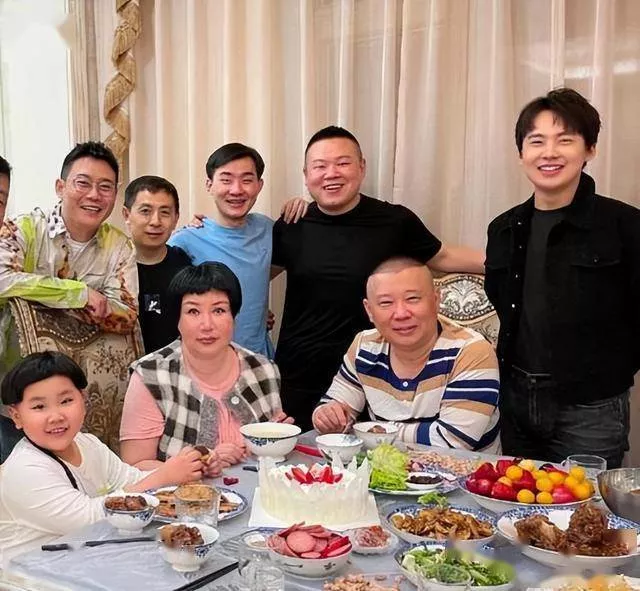 捧杀郭汾阳,求着郭麒麟继承家业,52岁的郭德纲暴露了真面目