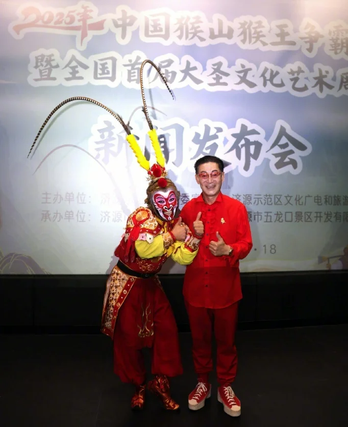 六小龄童在活动现场