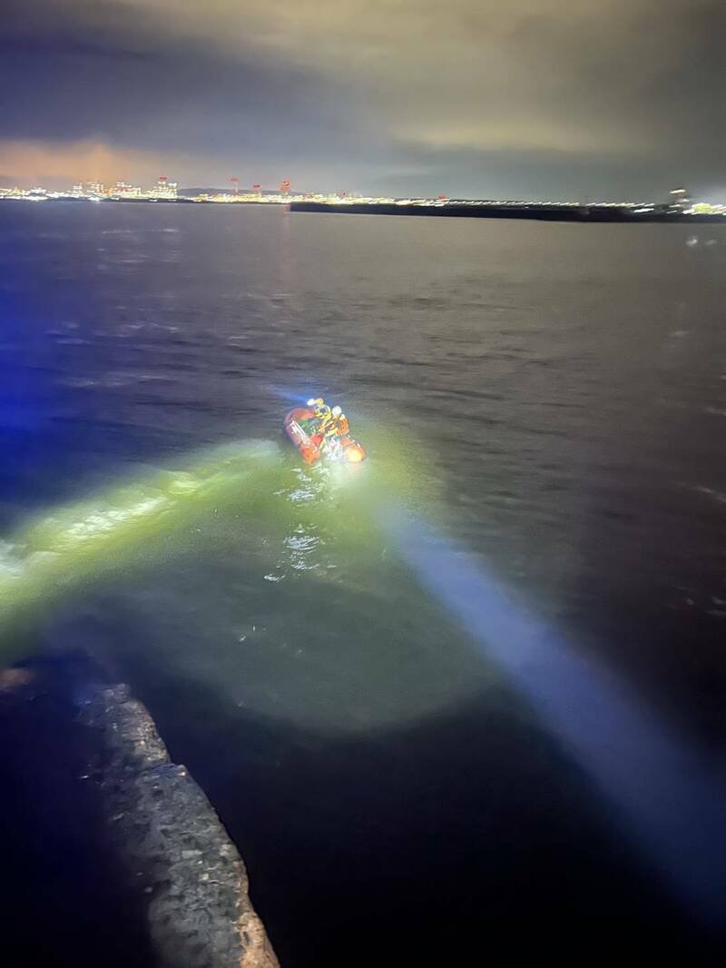 东港渔港传出落水事件。（消防局提供）