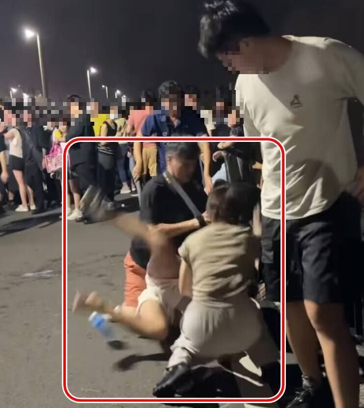 大稻埕昨晚施放烟火，在忠孝码头有民众上演全武行。（图撷自threads）