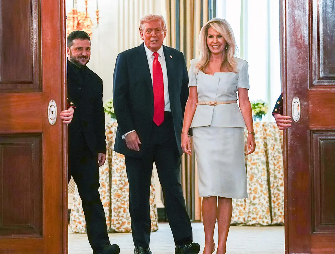 同时现身“特普会”和“特泽会”的金发女郎是谁?