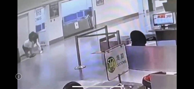 近日发生三起疑似走私毒品入境，该关关员拦查时，嫌犯企图逃跑，其中一案嫌犯甚至挥拳攻击执检关员。（桃园机场记者联谊会提供）
