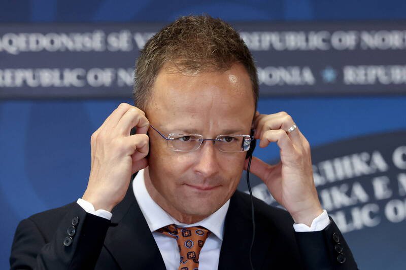 匈牙利外交部长西亚尔托说，匈牙利愿意举办俄乌和谈峰会。 （欧新社）