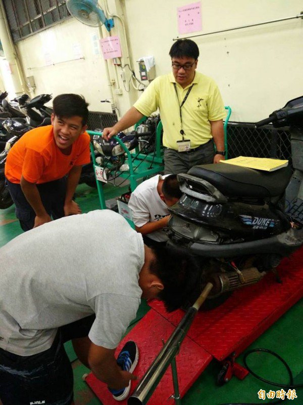 宾中积极推动技艺教育，白谚霖总是乐在其中，努力学习。（记者陈贤义翻摄）