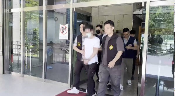 警方依涉嫌掳人勒赎、伤害、组织犯罪防制条例及少年事件处理法将九人分送法办。（记者郑景议翻摄）