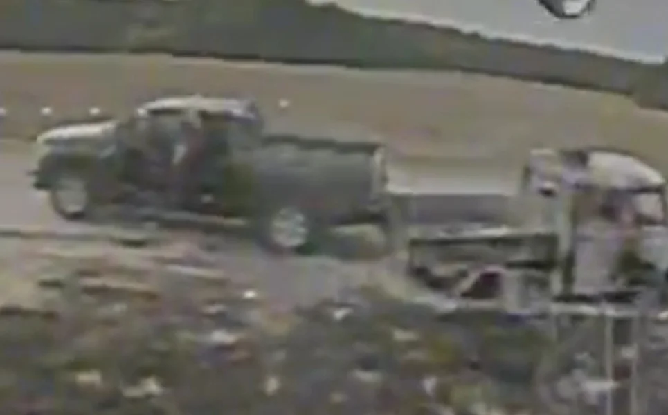 阿巴切夫车辆遭遇无人机袭击画面