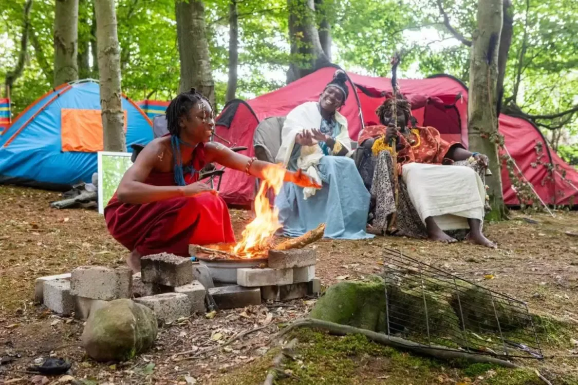 ▲该团体定居在杰德堡森林中