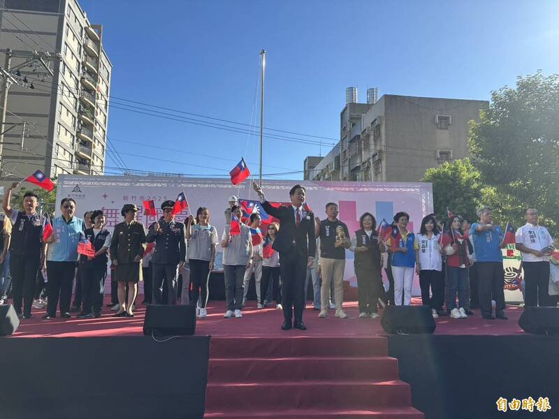 新竹市府有年轻女政务官不堪爱慕者长期骚扰， 双十升旗典礼后吓到报警。图为上周国庆升旗典礼情形。（记者洪美秀摄）