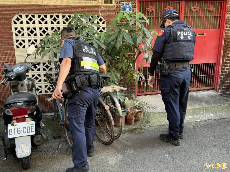 警方在现场采证。（记者许国桢摄）