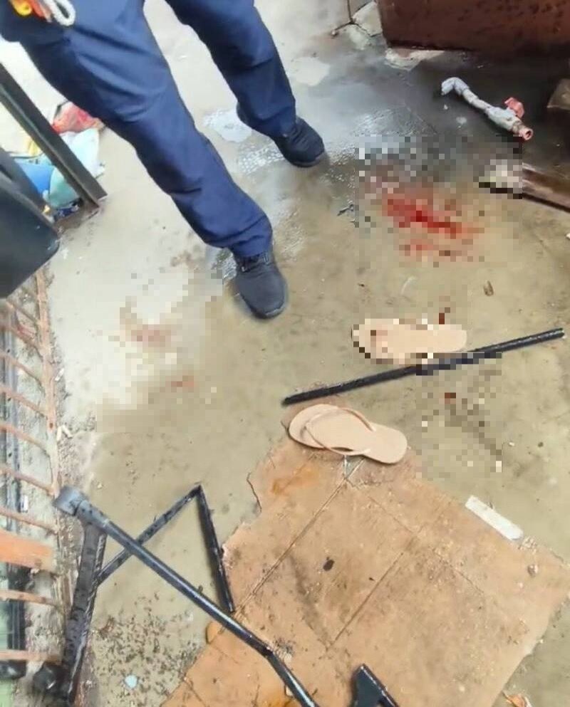 顶楼都是血迹。（金龙里长杨文钦提供）