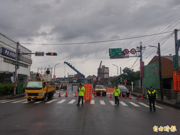 七贤桥即日起封桥二年进行改建。（记者林欣汉摄）