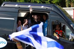 以色列20名人质全获释返国 幸存者是谁一次看