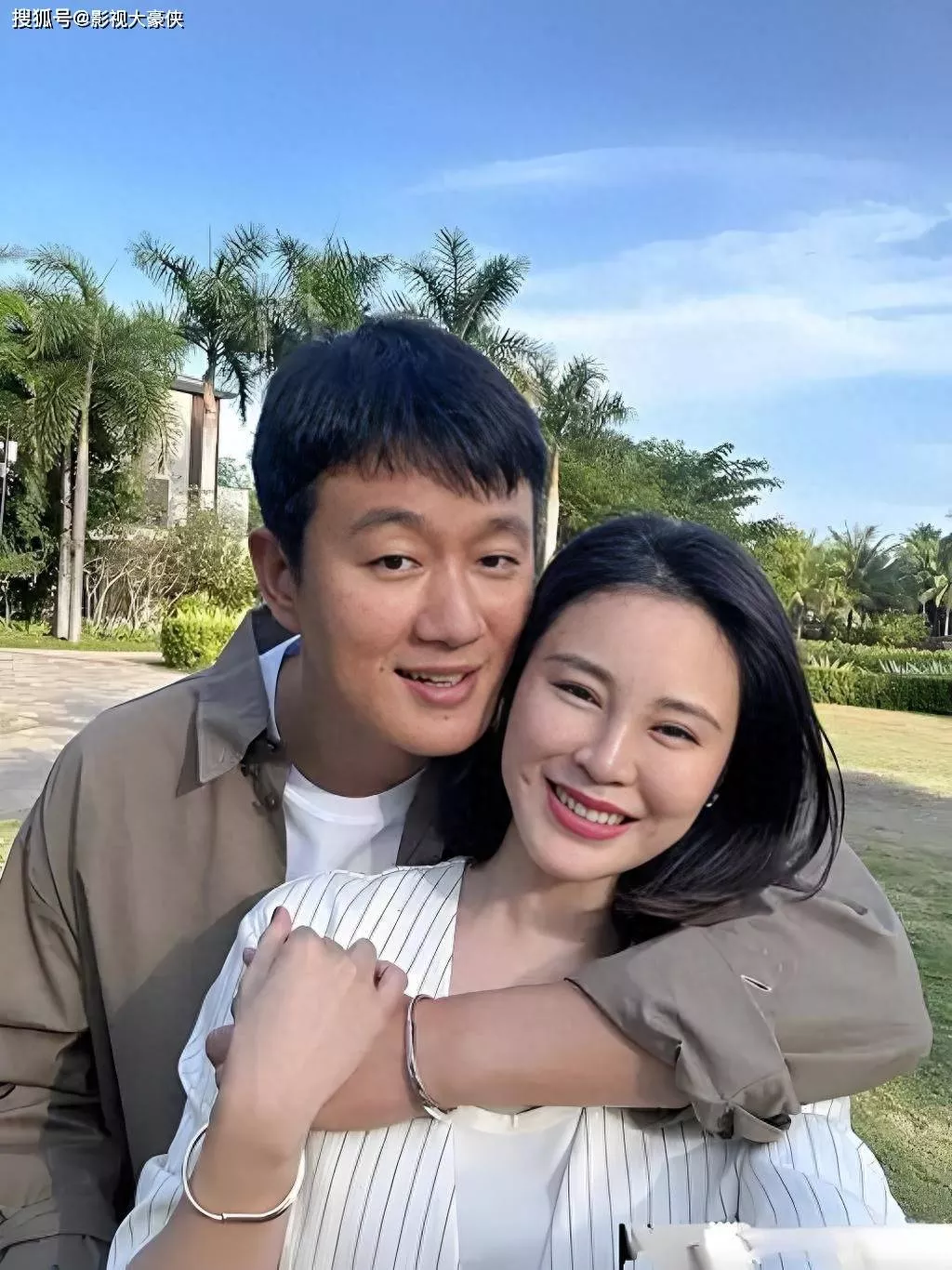 佟大为的基因太强大了,两女一儿长得像爸爸