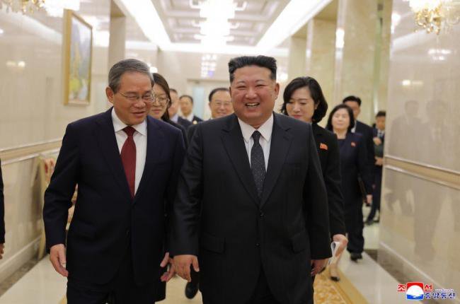 访问朝鲜的李强，哪里像个接班人的样子