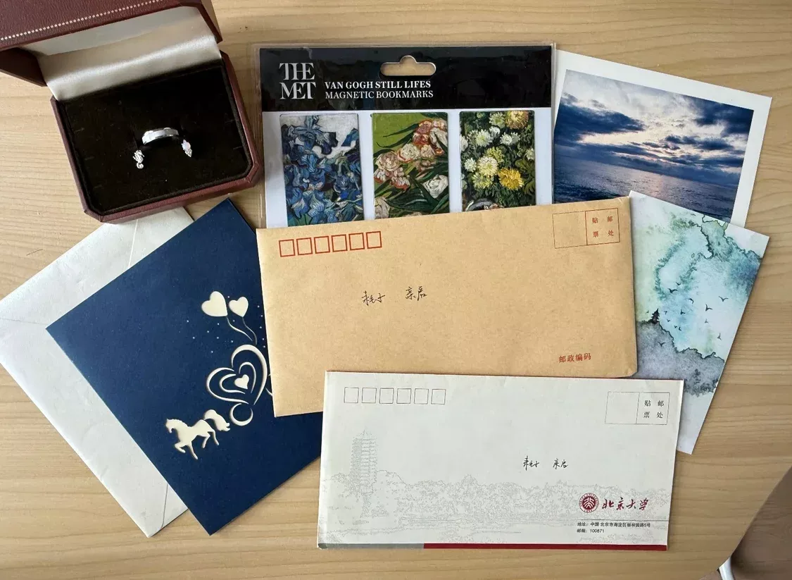 本科期间两人的通信。图/受访者提供