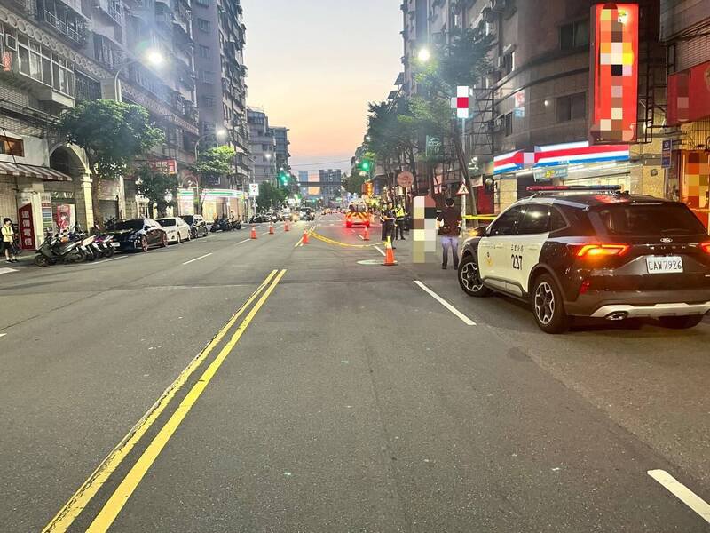 新北市三重今天傍晚惊传1名男子坠楼身亡，由于事发在慢车道，幸未酿成「烧肉粽」事件，警方仍在厘清坠楼原因。（警方提供）