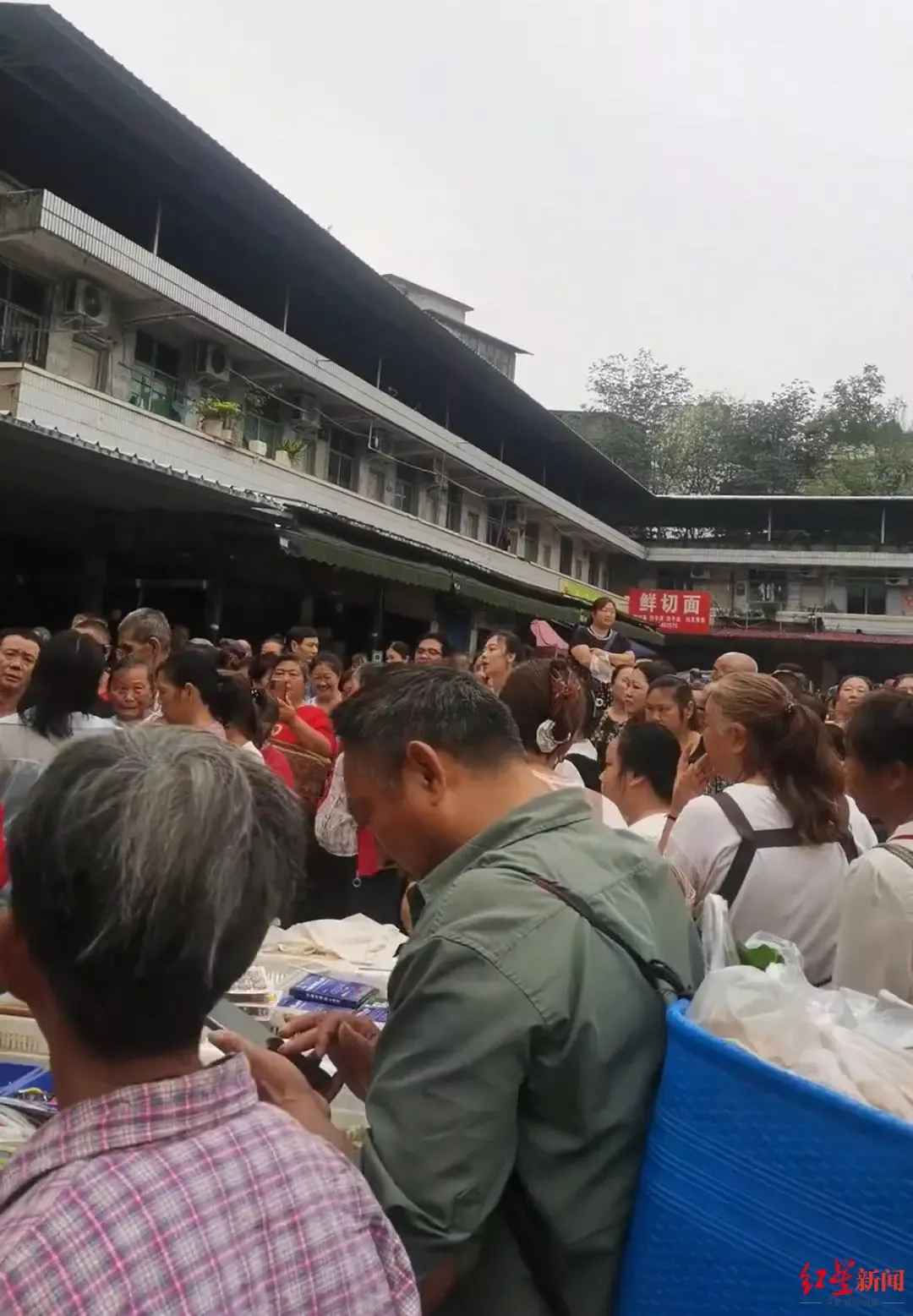 警方回应“网传宜宾高场镇人贩子抢娃”：村民抱错孙女