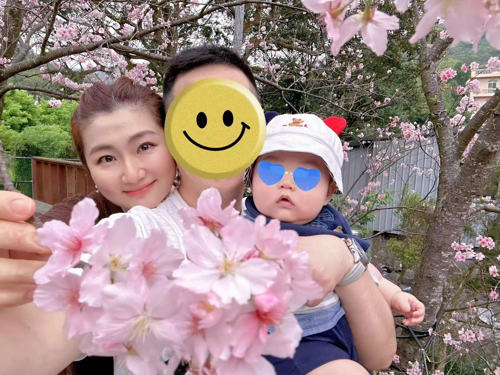 任家萱43岁疑似怀二胎,穿宽衣服,腹部凸起