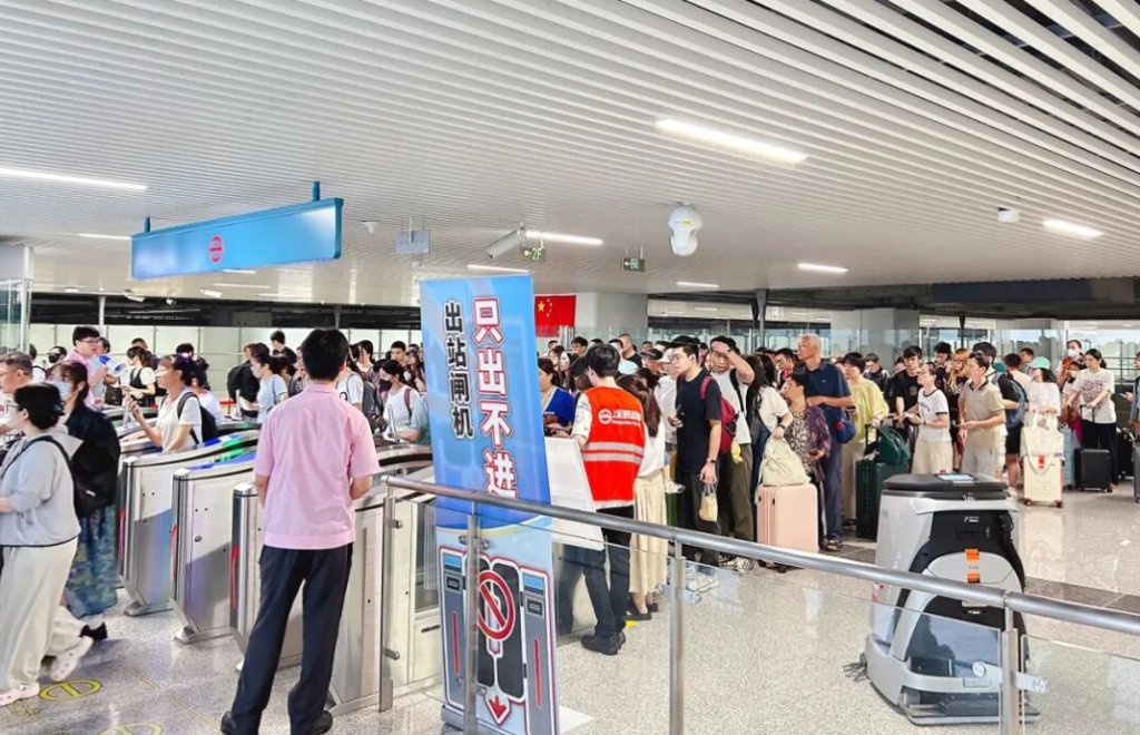 6.81万人次！上海市域机场线10月8日客流创开通以来新高