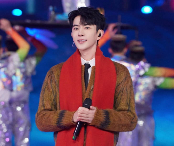  于朦胧本月11日惊传坠楼身亡，尽管工作室声称是「酒后失足坠楼」，但事后网友指出案件有许多疑点，怀疑背后另有隐情。 图：翻摄自于朦胧微博 