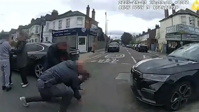 向中国走私4万部被盗手机 1件小事助警方破获 向中国走私4万部被盗手机 1件小事助警方破获