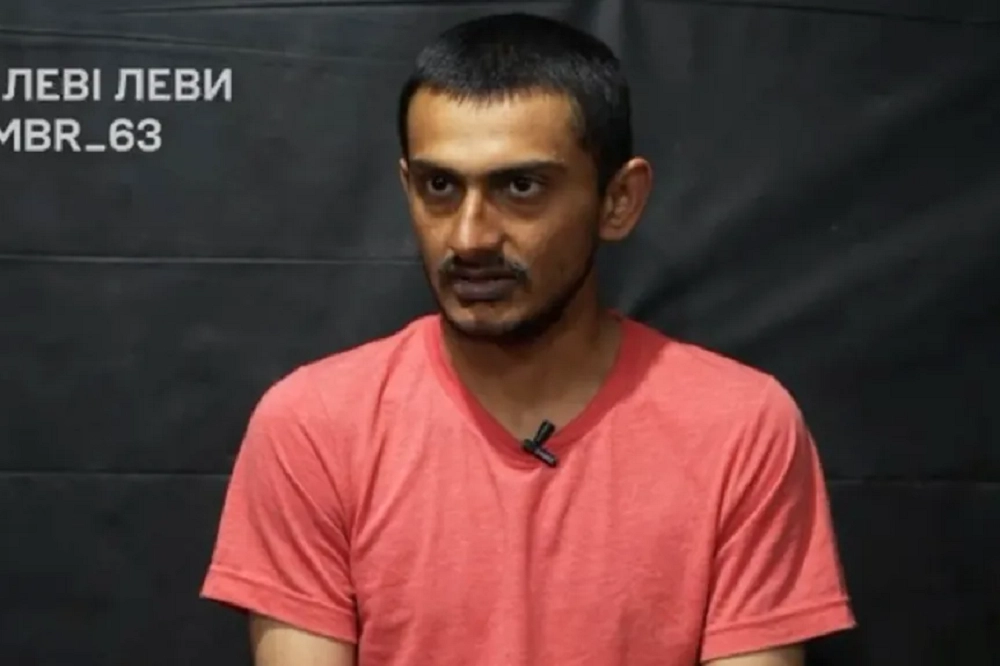 22岁的马乔提成为首名在俄乌战场上被捕的印度人。 (截自乌军FB影片)