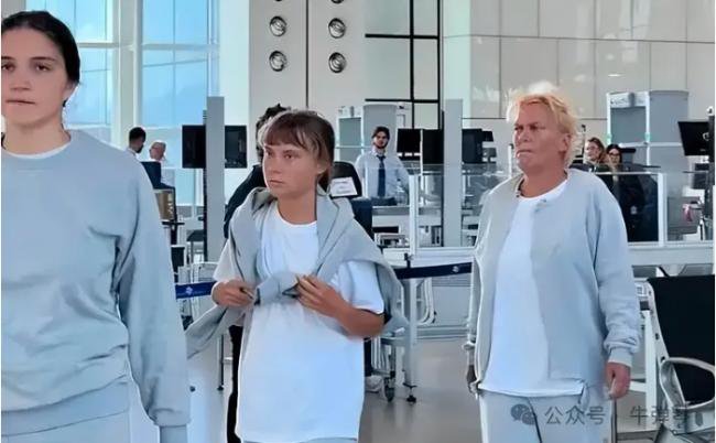 热帖:现在的她,让世界刮目相看 热帖:现在的她,让世界刮目相看