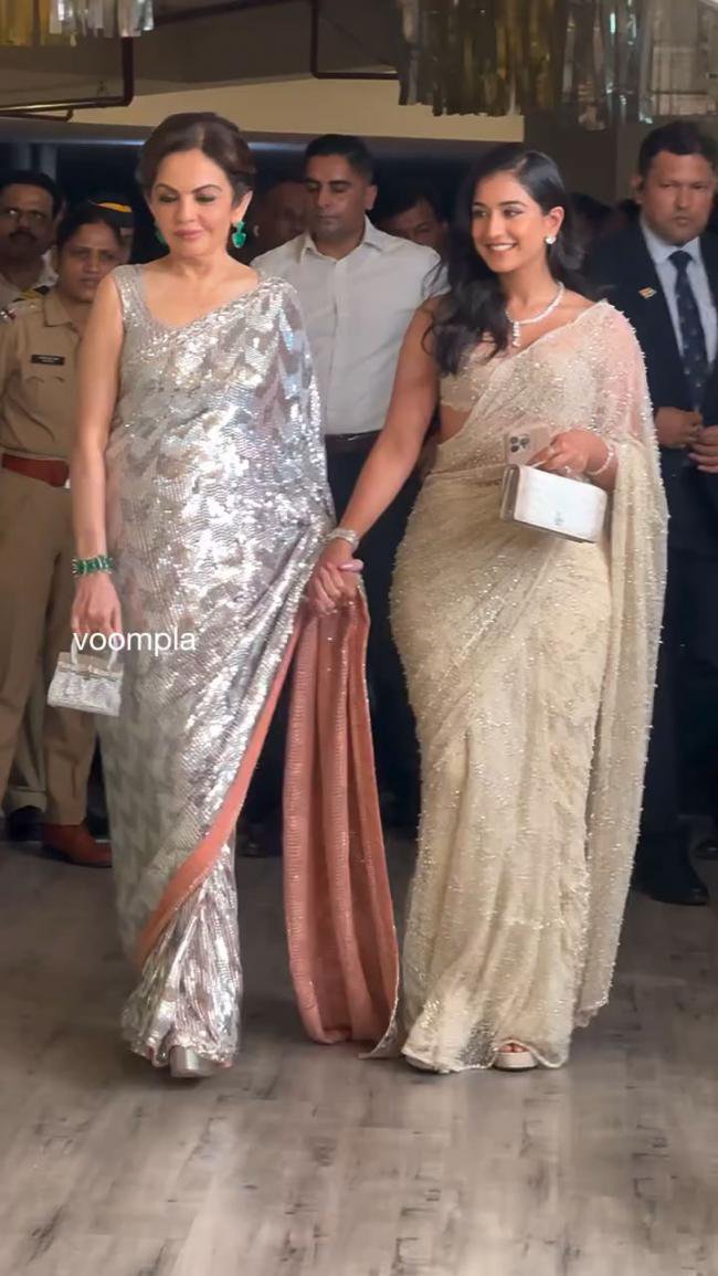 印首富妻60克拉祖母绿耳环和水晶纱丽超华丽