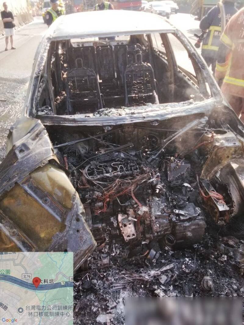 中山高南下林口今天上午七时卅分传出火烧车，驾驶与乘客两人仓皇逃生，幸无大碍，这起车祸造成中山高双向都回堵10余公里，车潮消化中；图为车辆烧成骨架。（记者吴仁捷翻摄）