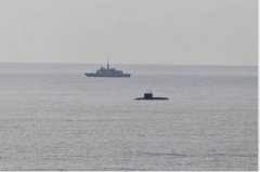 俄军潜艇无预警上浮  北约秘书长嘲讽“跛脚”