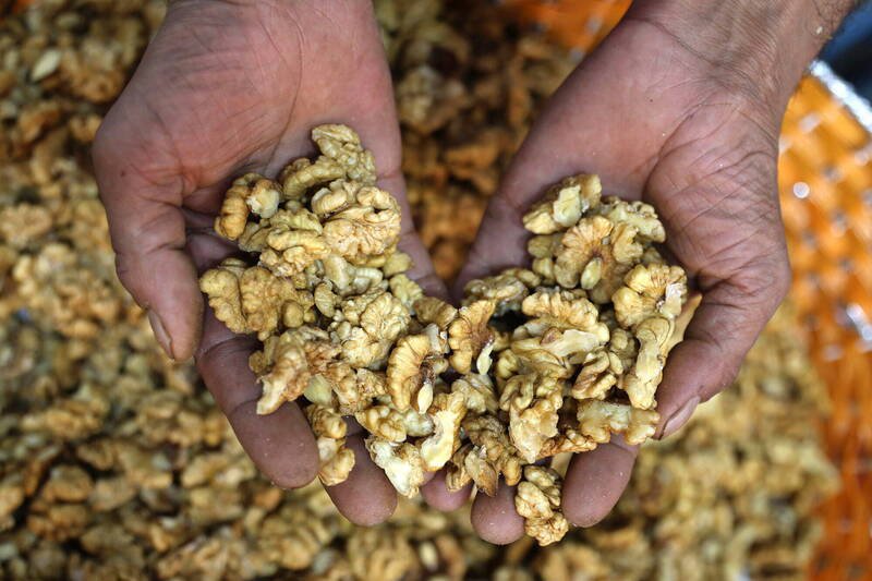 有3种食物能让人强化记忆力，核桃为3种食物之一。（欧新社）