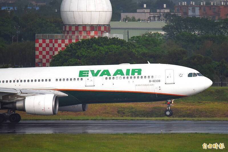 长荣航空公司前驻中国代表乔姓男子涉嫌于2012年至2014年间，为中国情治单位向行政院大陆委员会官员刺探、搜集公务上应秘密的委外研究案资料，并试图以10万元现金行贿被拒绝；高检署今日依违反「国家安全法」起诉。（资料照）