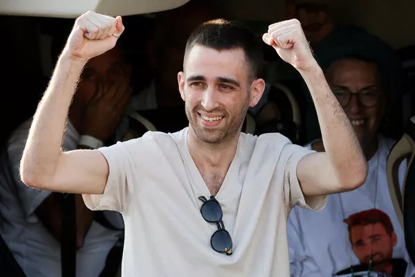 英伟达员工被哈玛斯囚738天 同事报喜:股票涨了