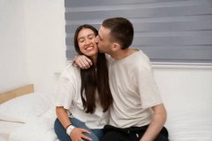 以色列华裔女孩与男友历经2年重逢  母亲脑癌去世前盼女儿获救