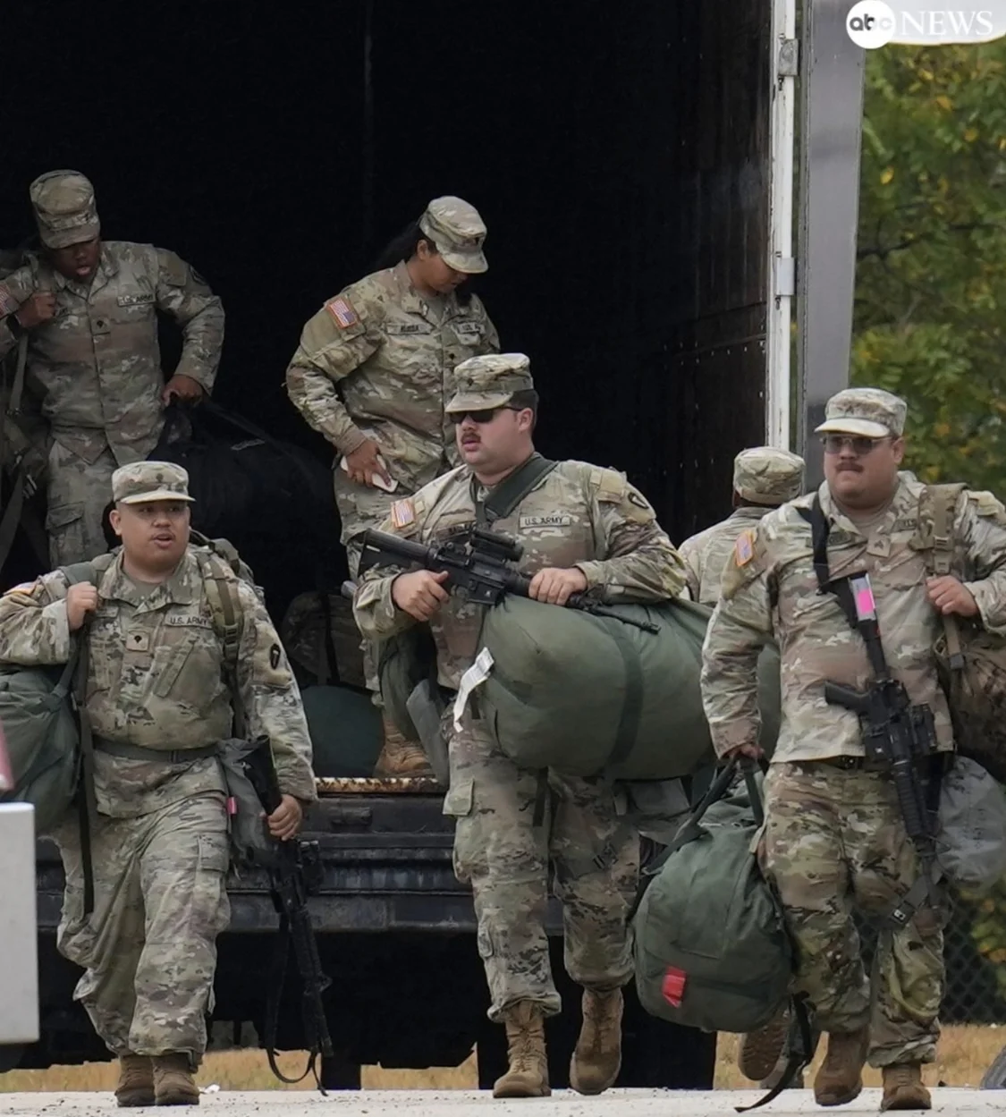 XXXXXL码美军照片被群嘲 发言人：已经换掉了