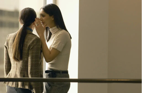 三人微信群里聊八卦被拘留合法吗? 三人微信群里聊八卦被拘留合法吗?