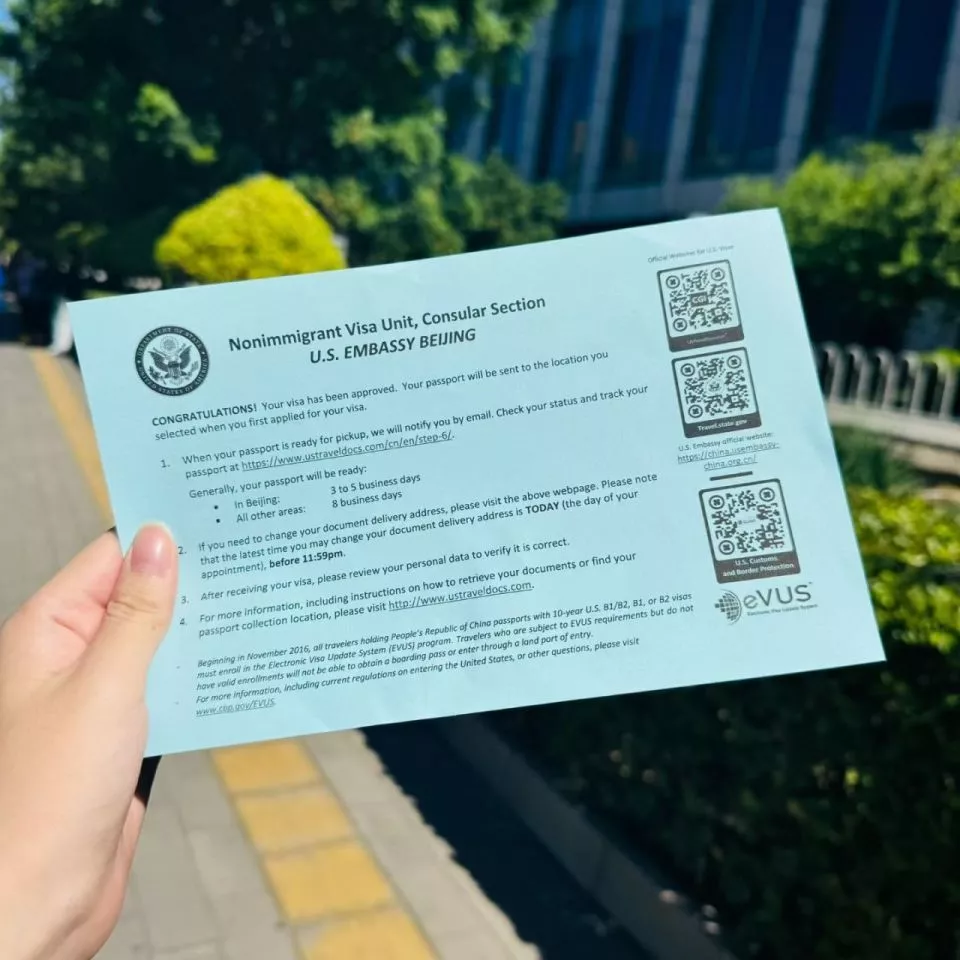 “烽火戏牛马”之后,自嘲“签证奴隶”的留美中国人