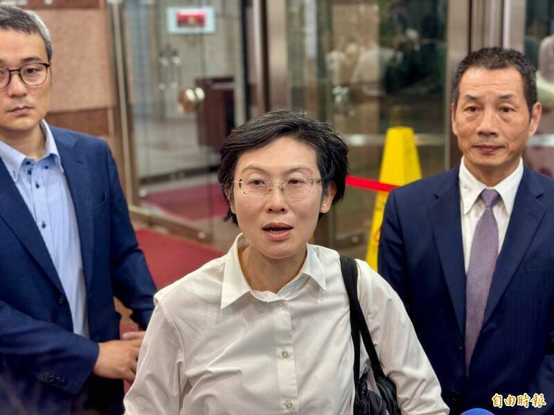 立委林岱桦今（15日）晚出席民进党廉政委员会，强调她尊重司法并配合厘清事实。（记者陈政宇摄）