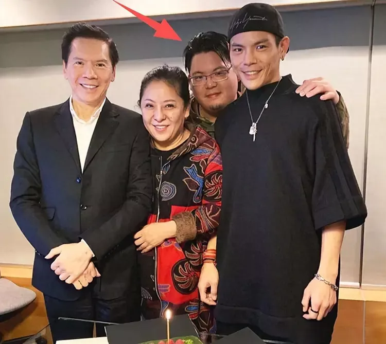 向太首谈小儿子:同时谈俩女友,坐牢认识大佬,智商碾压向佐