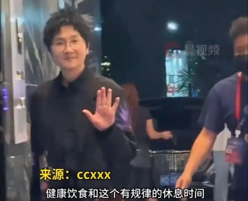 56岁孙楠近照瘦成“巴掌脸”，此前曾大方分享瘦身方法