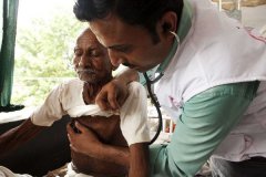 印度5医院 拒绝给穷人治病遭罚