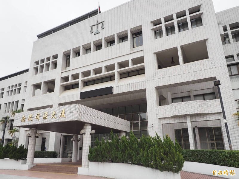 记仇记了几年，黄姓男子买汽油烧两名仇人的住家，南投地院法官各判刑4年6月、3年8月，应执刑6年。（记者陈凤丽摄）