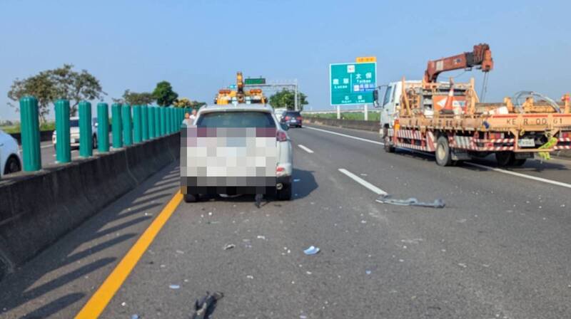 台82线快速道路朴子鹿草路段，今早发生2部车辆碰撞事故。（图由警方提供）